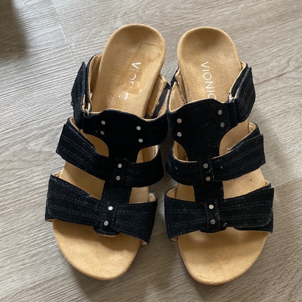 Vionic Corra Suede Wedge Sandals